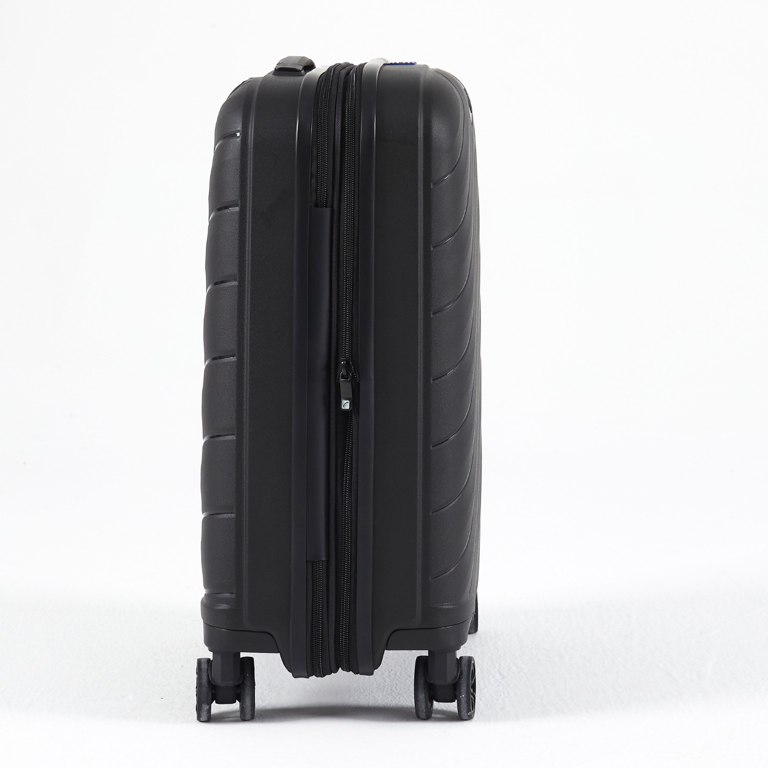 Valija Carry On 20″ Adventure Negra 3 Valija Carry On 20″ Adventure Negra - Imagen 3